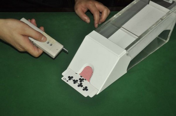 poker cheating device Dealing Shoe for hidden lens cheat poker Playing Cards Shuffler cheat at Bacca